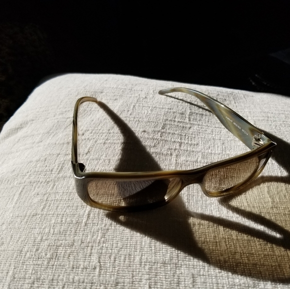 Burberry,  beautiful sunglasses - Picture 9 of 9